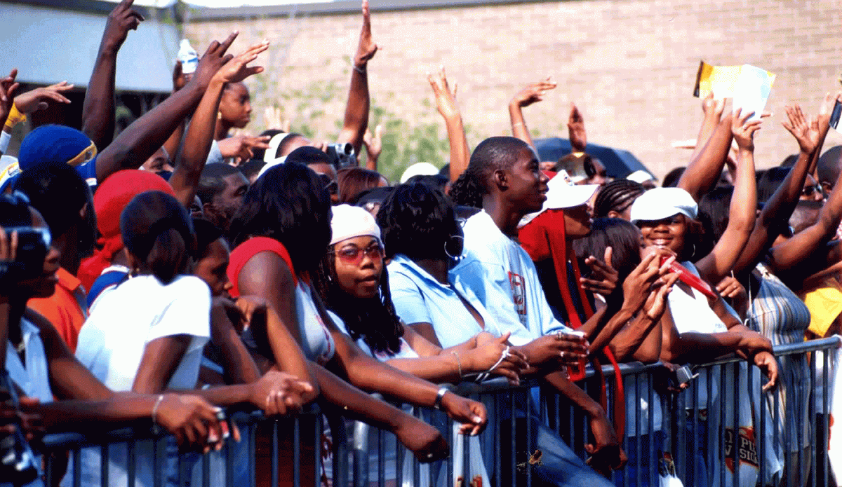 Students brave the heat of Springfest 2003 to see the acts on stage. - Photo by Ryan P. Knight/DIGEST