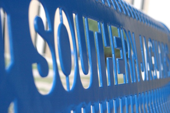 Pictured above is on of the many new customized royal blue benches added to the Southern University Baton Rouge campus in an attempt to beautify the campus. Photo by Douglas Toussaint / DIGEST.