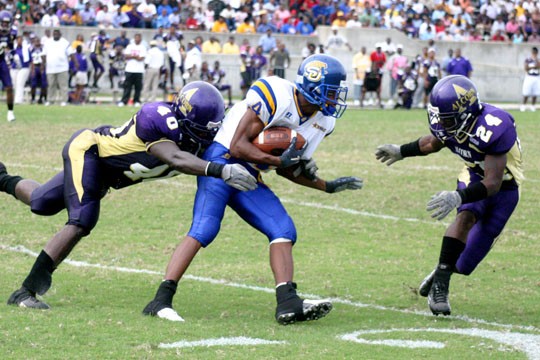 Junior WR James Vernon hauls in a 14-yard reception from Thomas Ricks which helped set a 25-yard field goal. - PHOTO BY JOSH HALLEY//DIGEST