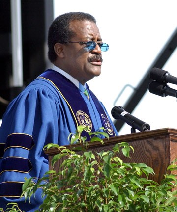 Famed Attorney Johnnie Cochran Jr. speaks at the spring 2002 Commencement at Southern University. Cochran died Tuesday of a brain tumor at the age of 67. Photo by John Oubre