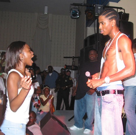 Trey Songz serenades a Southern student. PHOTO BY CLARISSA GRANGER