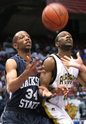 Jackson State guard Julius Young and Alabama State's Hebert Warren battle for a loose ball during the quaterfinals of the 2006 SWAC basketball tournement. (DOUGLAS W. TOUSSAINT, JR.)