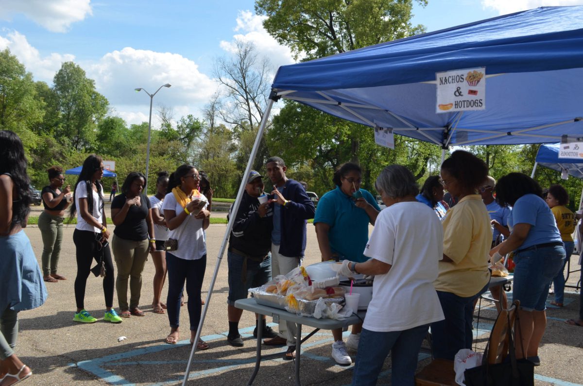 Students attend the Reslife week Carnival in front of Old Jones.