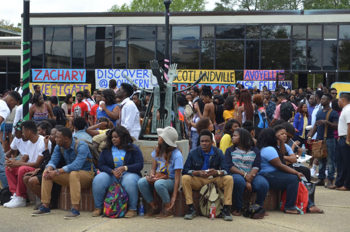 Students enjoy "Pretty Wednesday" pep rally on March 25 in Student Union Courtyard.