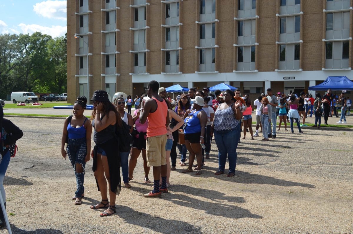 Students attend the Reslife week Carnival in front of Old Jones.