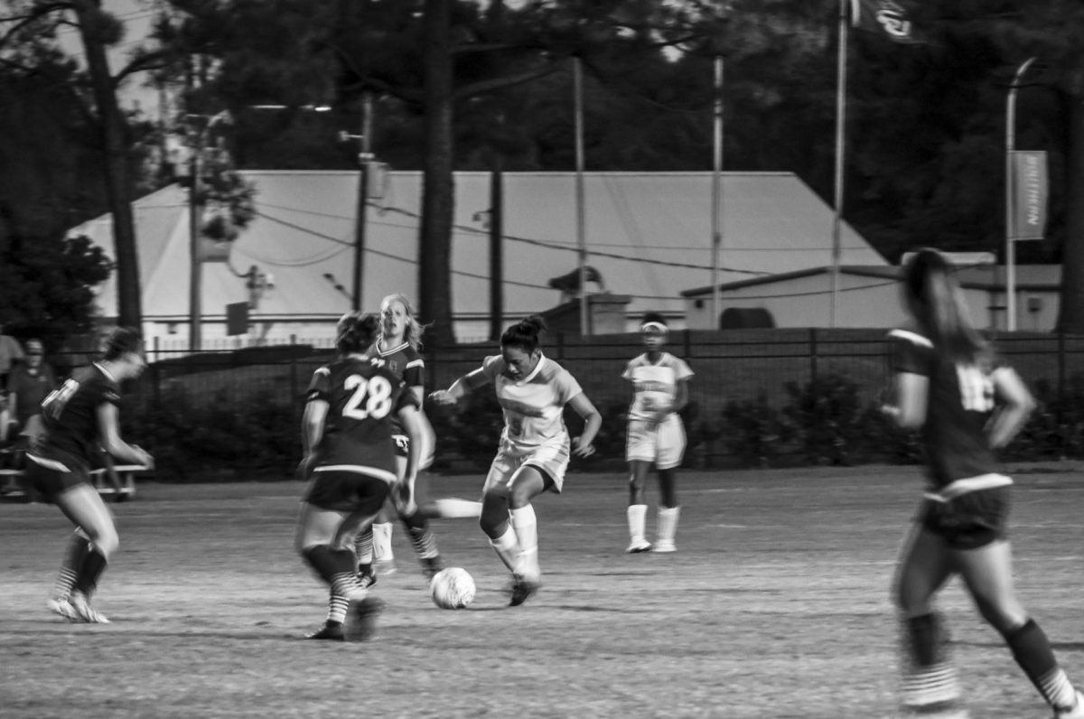 Sophomore defender Desirae George-McCool attempts to get past a host of LA Tech defenders during the Jaguars match against the La Tech Bulldogs on last Tuesday, September 13.
SU Jag Desirae George-McCool attempts to get past LA Tech defenders.