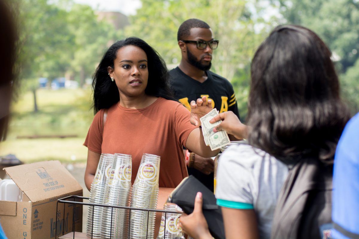 &#160;&#160;Southern University students purchase Kharles Bistro lemonade and bourbon whiskey sausage po-boys from a student cashier and SU senior Harlie Kennerson during &#8220;Pretty Wednesday&#8221; on October 5.