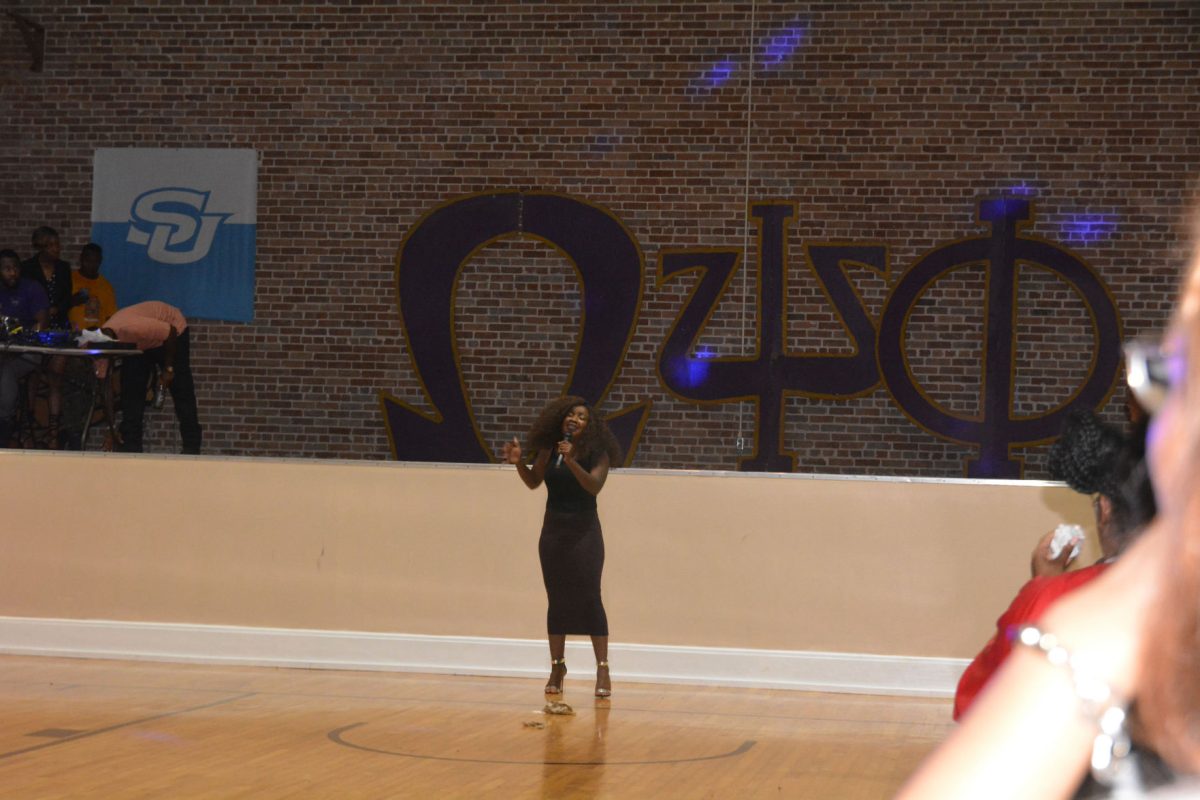 Freshman, Nnonye Sadee, recites her poem for Showtime Apollo event hosted by the Beta Sigma chapter of Omega Psi Phi, Inc. on Tuesday, Novmeber 16
&#160;