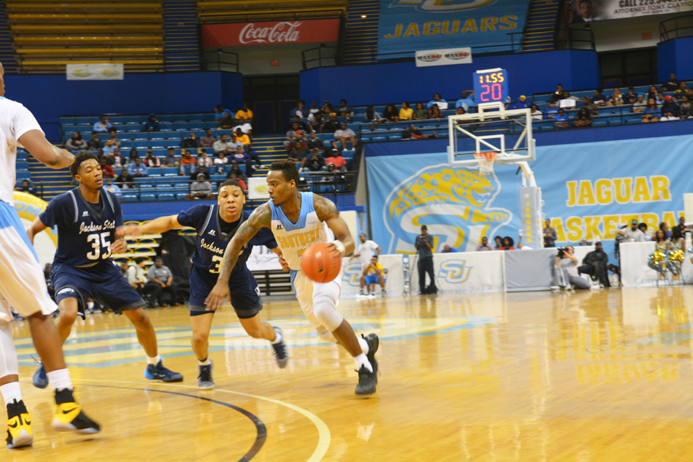 Senior Guard Tre&#8217;lun Banks drive to the basket against Jackson State&#8217;s Yettra Speck on Monday, February 7 in F.G. Clark Activity center. &#160;
&#160;