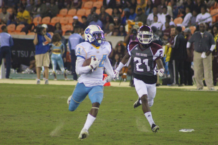 Junior Defensive Back Demerio Houston, escapes defenders on a punt return in Saturday's game against Texas Southern on November 11 in Houston, Texas at BBCA Compass Stadium. (Devin Hadrick/DIGEST)