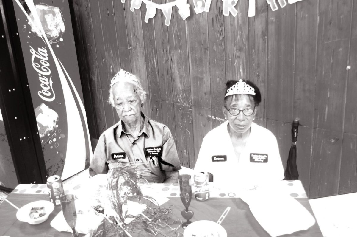 &#160;Marie and Margarette Dotson celebrate their birthdays with family and friends in Bethune hall on September 18. (Davon Jackson/DIGEST)
&#160;