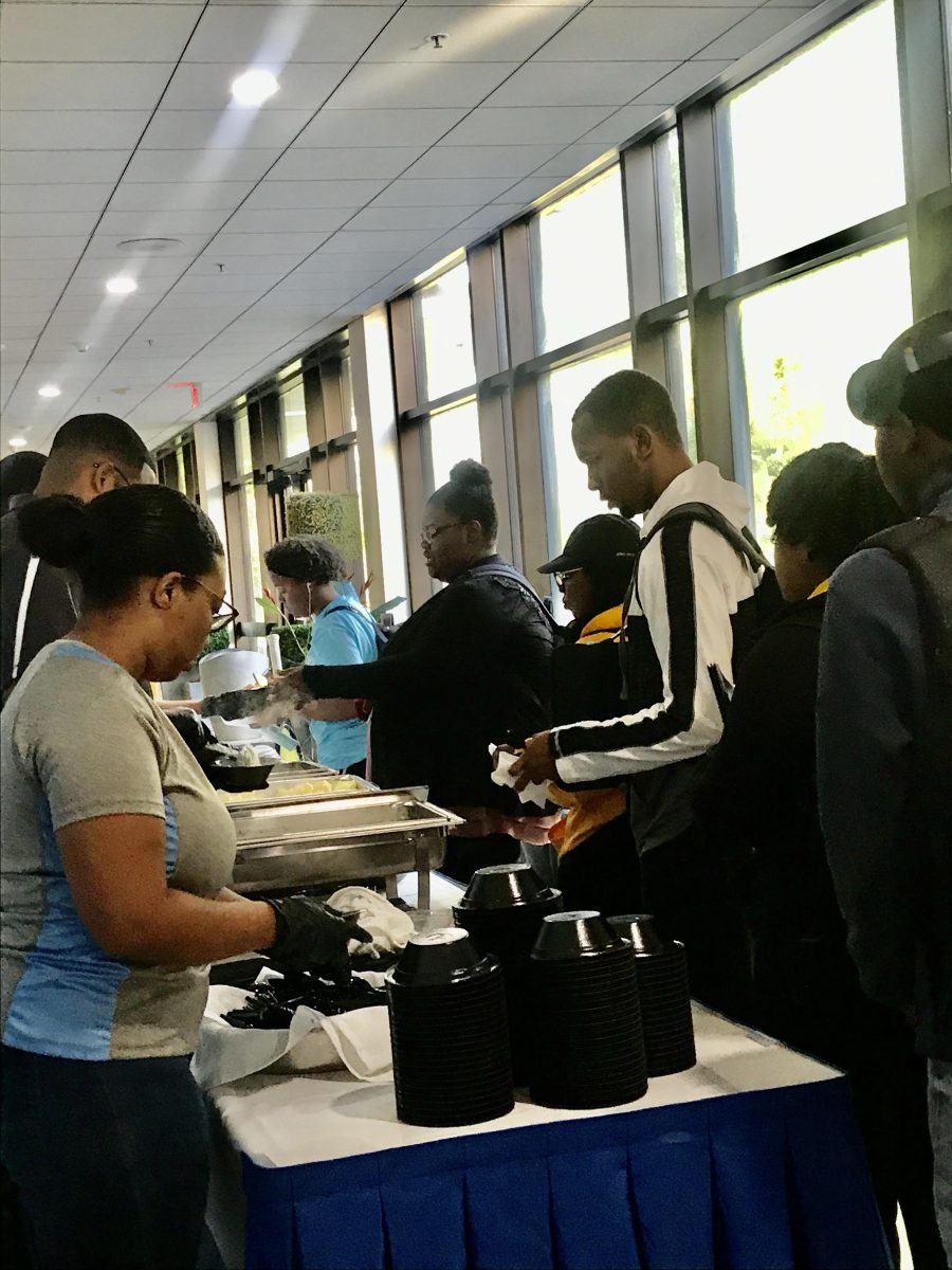 Students waiting in line for food at the Office of First and Second Year Experience's Midterm Breakfst inside the Smith-Brown Memorial Union lobby on October 9. (Te'yanah Owens/DIGEST)