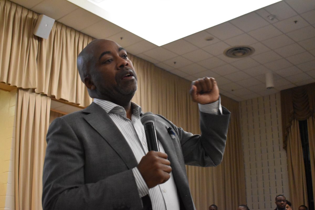 Author and Professor at University of Texas at Austin, Leonard Moore, speaks to Southern University students in the ballroom November 13. (Tiffany Williams/DIGEST)&#160;