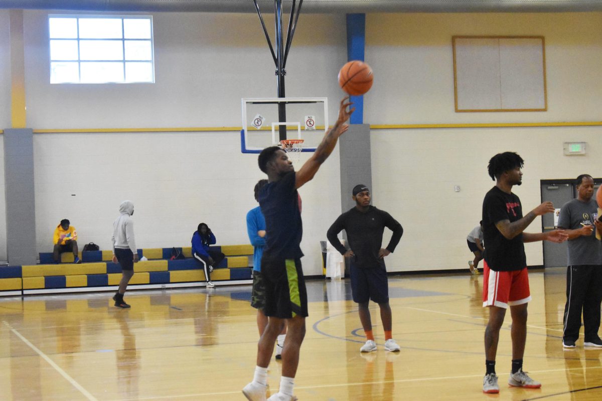 SU students compete in a 3 Point contest on FunDay at the Intramural Sports Complex&#160; on January 24. (Tiffany Williams/DIGEST)