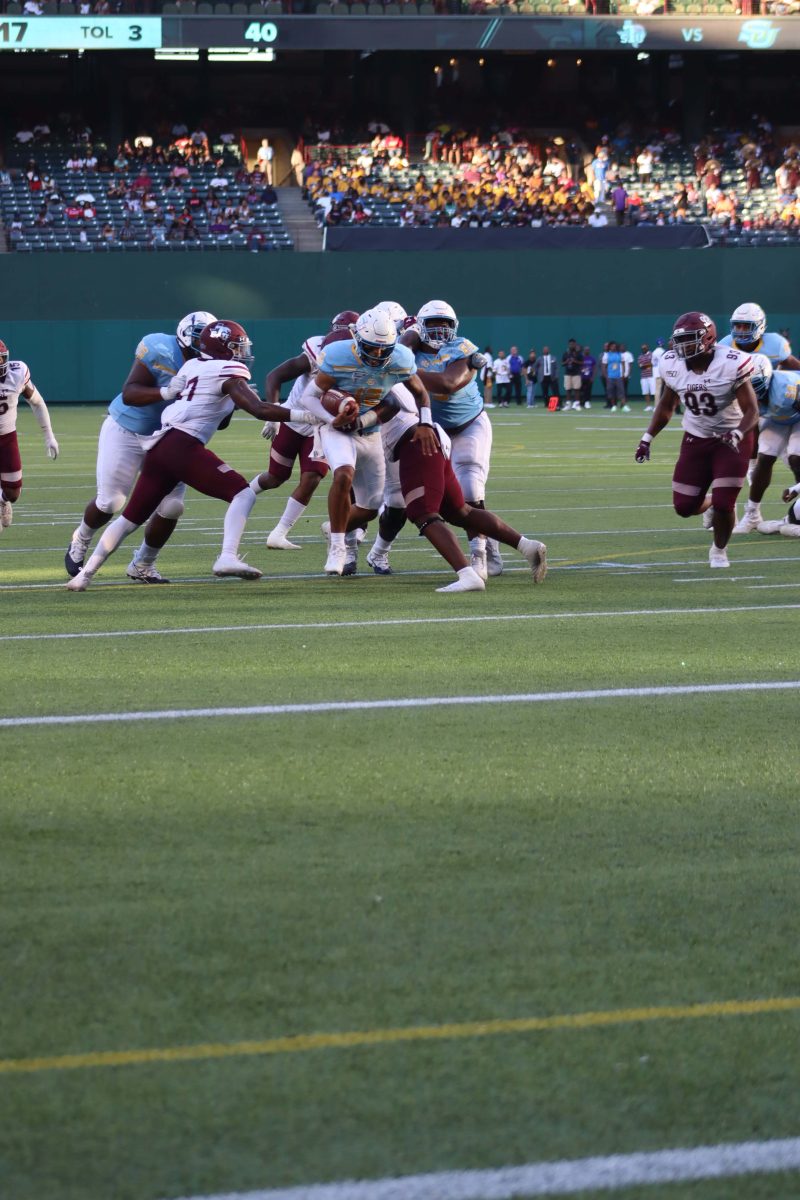 Junior, Quarterback, Bubba McDaniel attempts to break through TSU's defensive line in the sencond half to the SU vs. TSU Football game in Arlington, Texas, October 9 (Tiffany Williams/DIGEST)