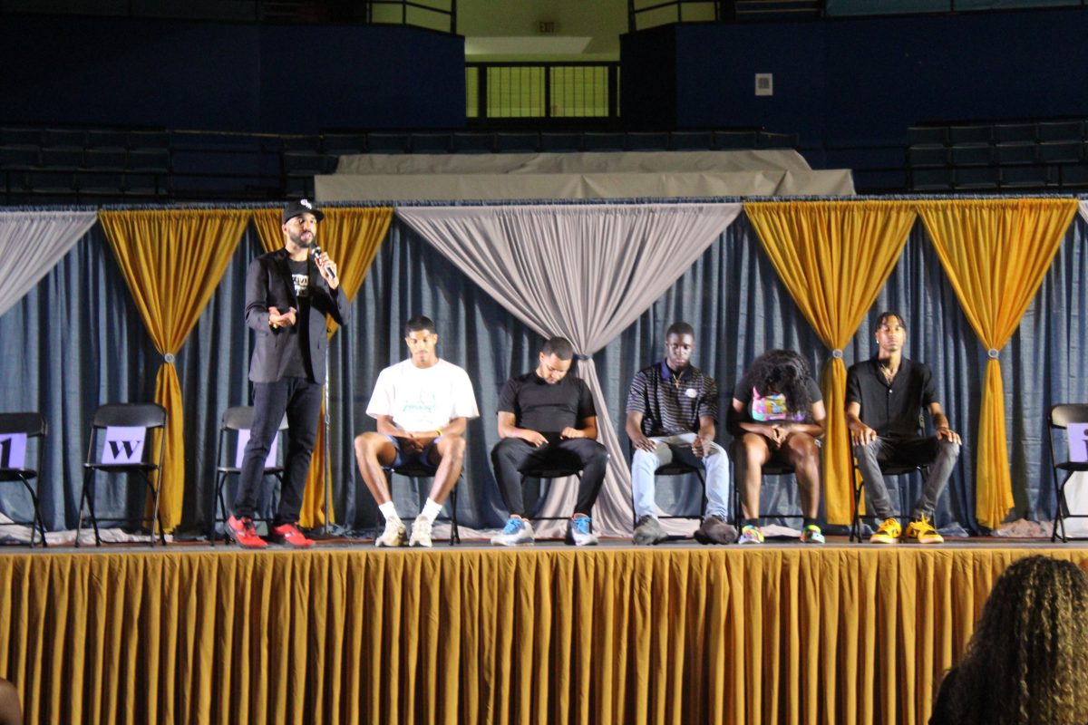 Hypnotist Chris Jones hypnotizing southern students at the magic show on August 15th. (Sydney Fairbanks/DIGEST)