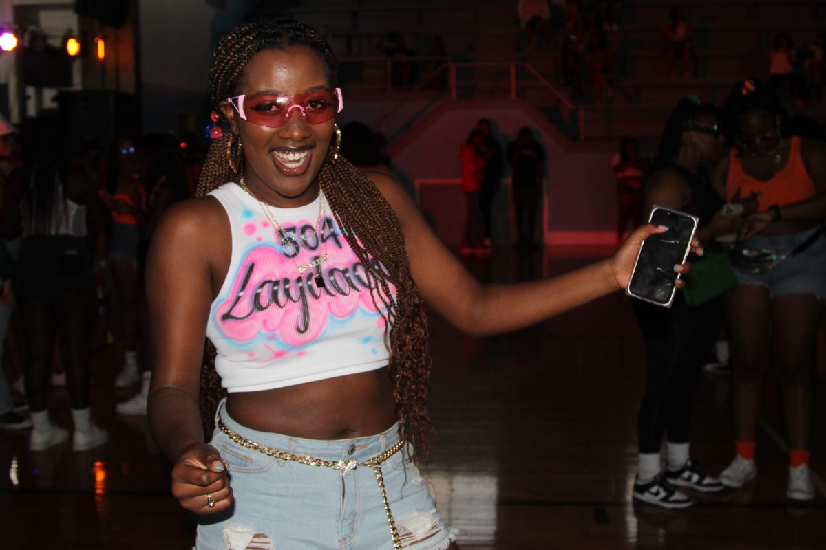 Sophomore Laila Clark dances to lean with it rock with it during Jag Nik. (Nodea Sewell/DIGEST)