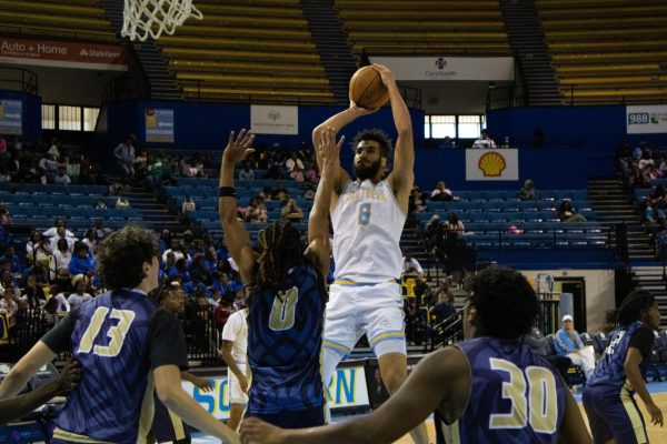Navigation to Story: Southern Men’s Basketball Defeats Ecclesia College in Home Opener