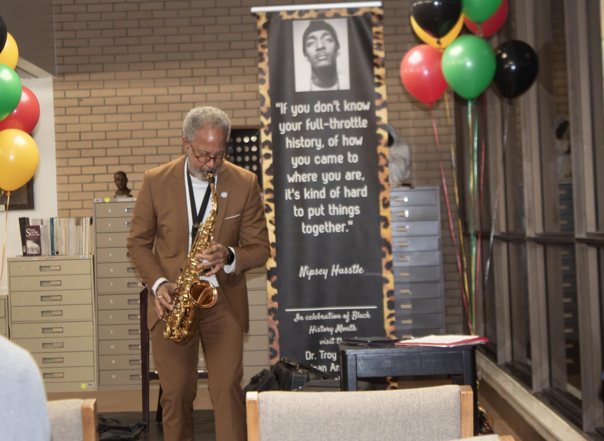 The sound of jazz filled the John B. Cade Library as Eric Whitfield took the stage during their first Tiny Dest Concert of many on Thursday, February 5. 